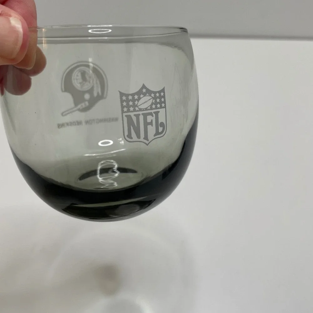 Vintage Washington Redskins NFL Smoked Glass Tumbler‎ Helmet Logo Grey Etched